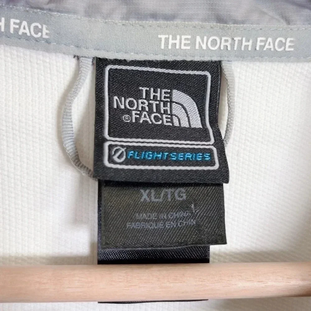 The North Face Men's Flight Series Light Weight Windbreaker Jacket
